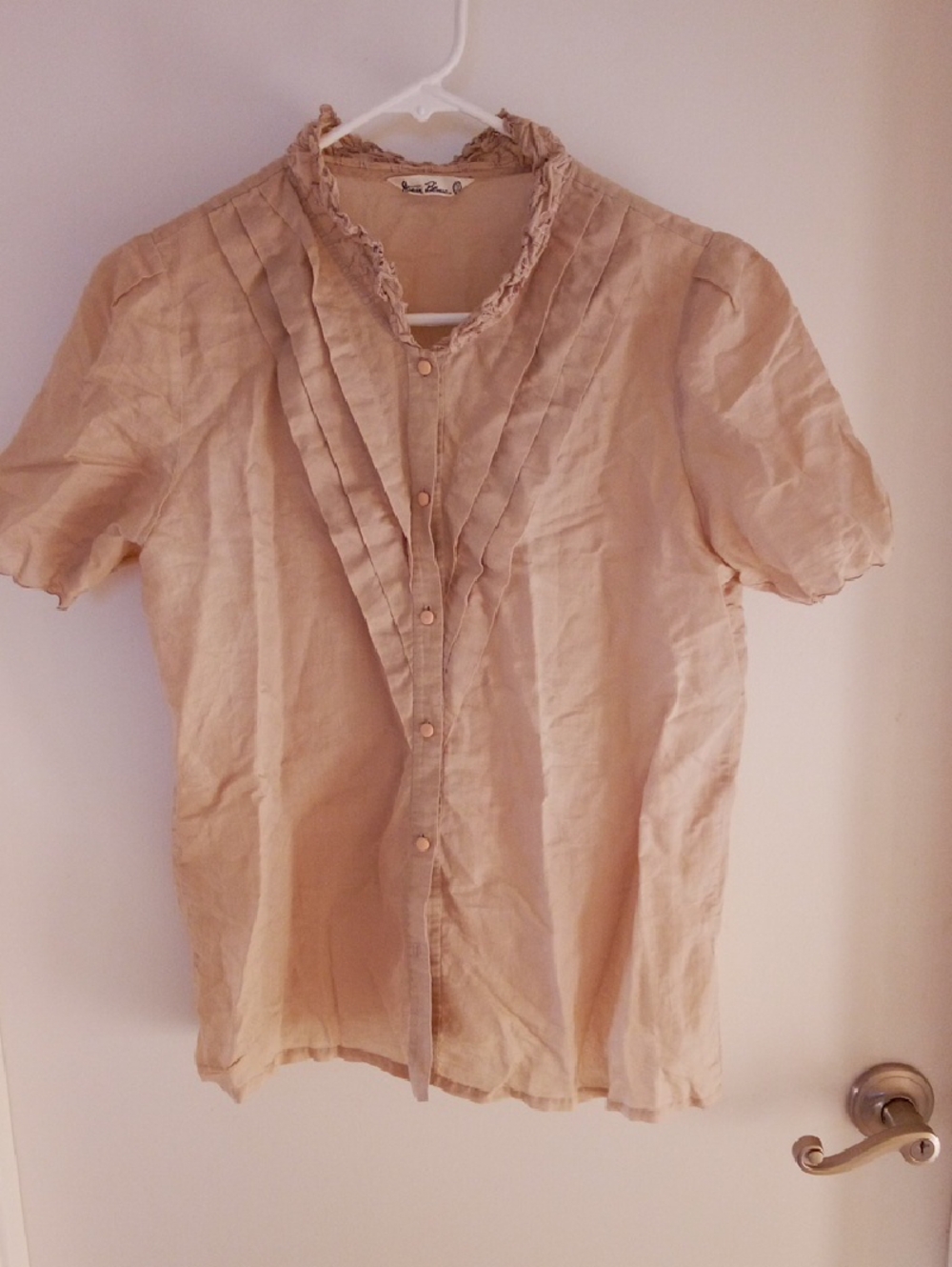 Men's Casual Short-Sleeve Pintuck Button-Down Shirt in Beige